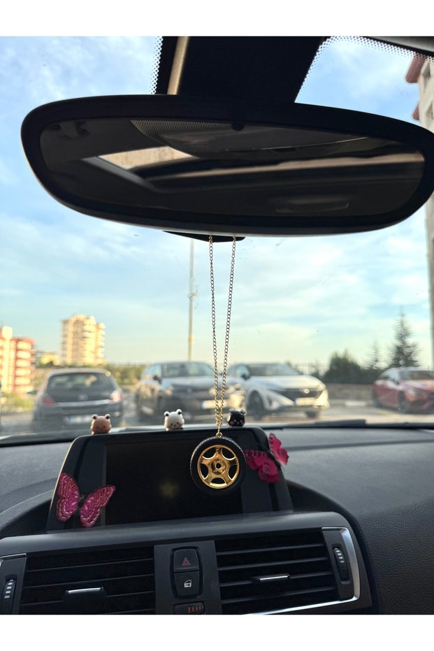 Rim Rear View Ornament for Car Enthusiasts, Auto Pendant with Rim Ornament.