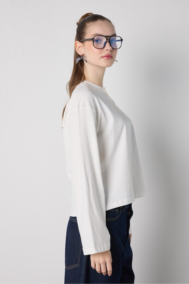 Women's Ecru Crop Buttoned and Patted Cotton T-Shirt 32057