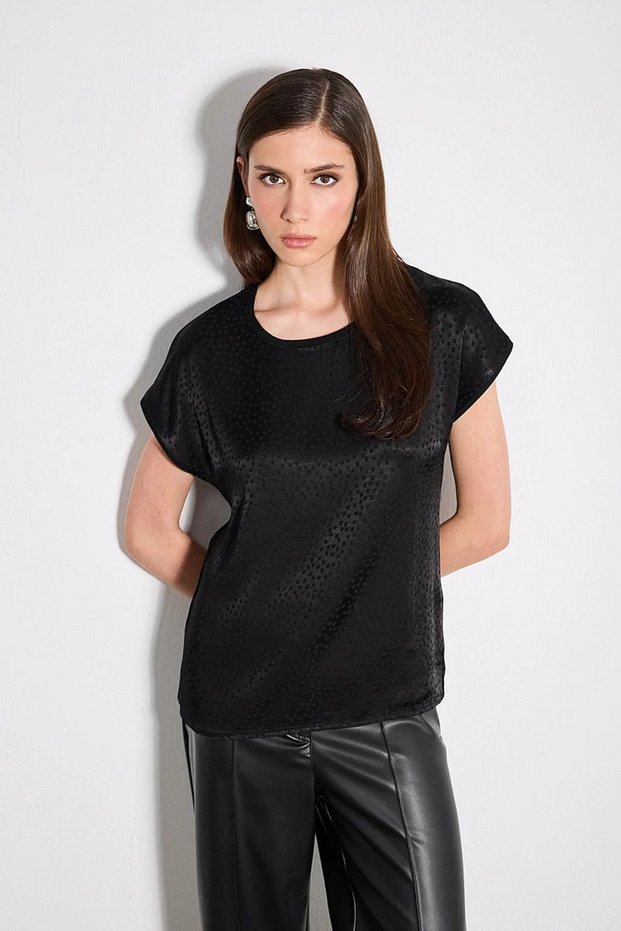 Round Neck Polka Dot Jacquard Tshirt - Black