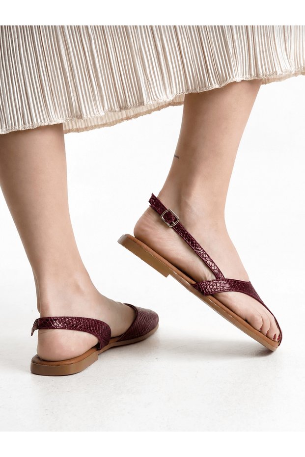 Half Closed Crocodile Patent Leather Sandals - Burgundy