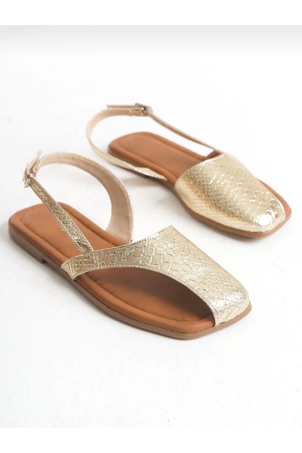 Half Closed Crocodile Patent Leather Sandals - Gold