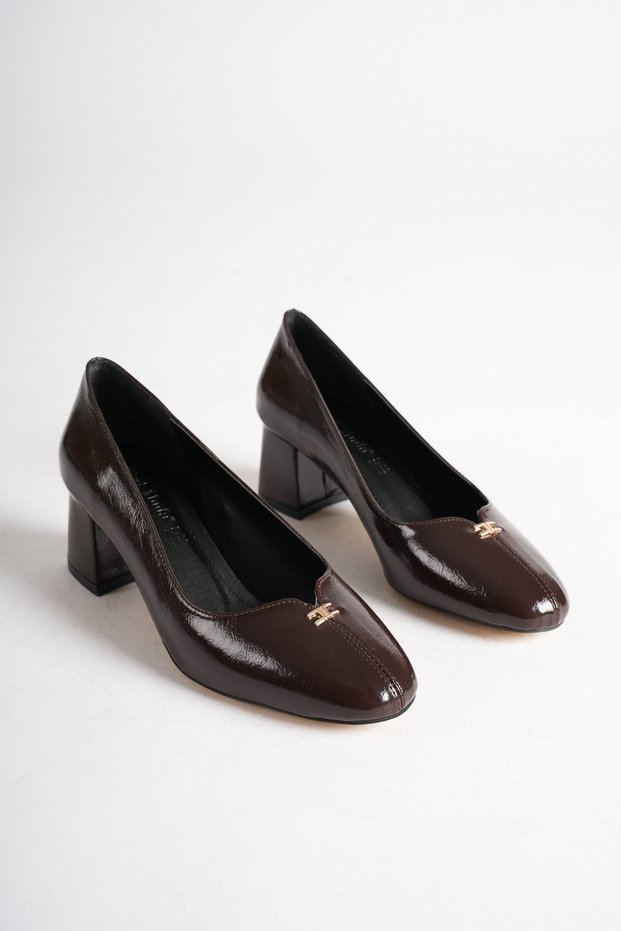 Women's Bitter Brown Patent Leather 6 cm Thick Heeled Metal Accessory Round Toe Comfortable Fit Classic Shoes