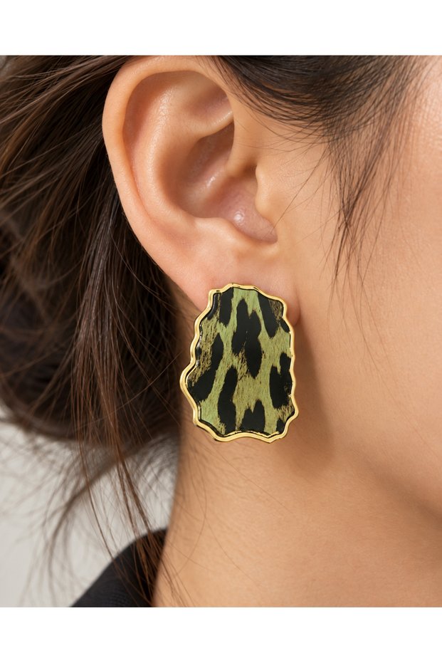 Women's Black Gold Leopard Pattern Geometric Wavy Edge Large Earrings – Modern and Stylish Design