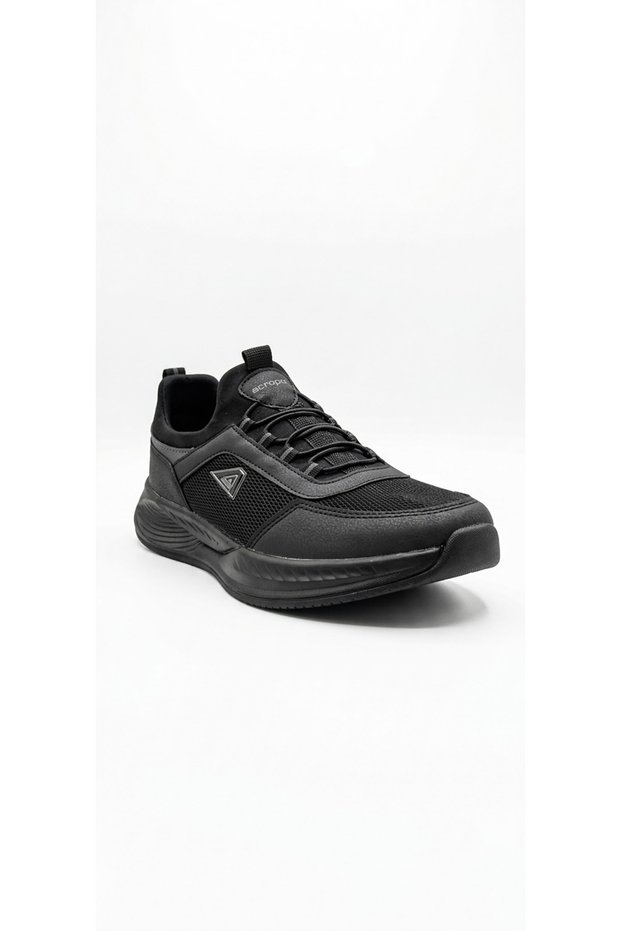 Black men's sports shoes 388.137