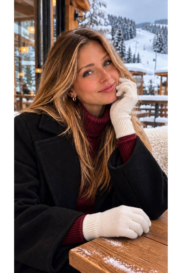 White Knitted Unisex Gloves