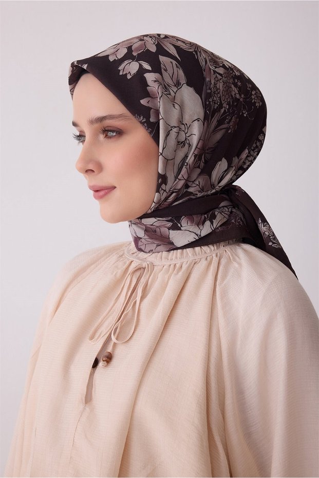 Fresh Brown Paulista Scarf Leaf Pattern