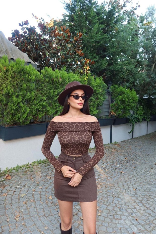 Transparent Leopard Patterned Madonna Collar Blouse Leopard