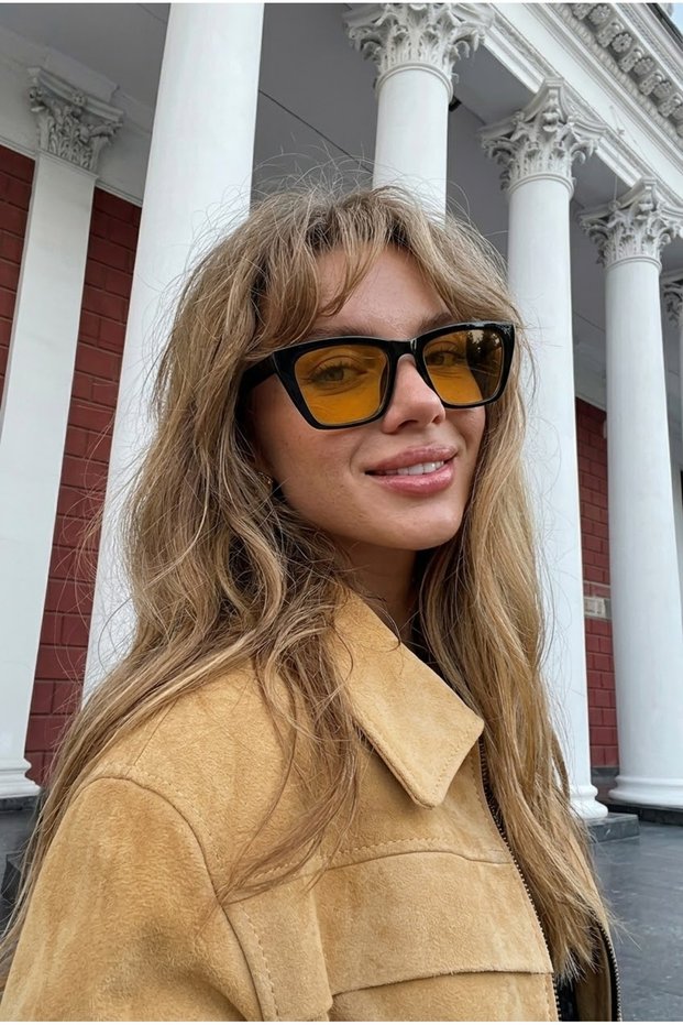 Flora Cat Eye Black Framed Yellow Ultra Light Uv400 Filtered Women's Sunglasses