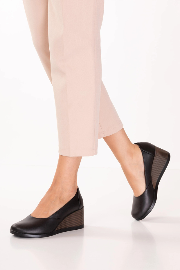 Genuine Leather Women's Wedge Heeled Shoes Msa.1935 Black