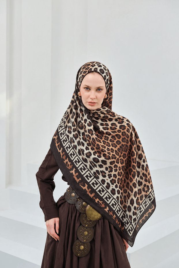 Leopard Pattern Digital Bamboo Knit Shawl - Black & Mustard