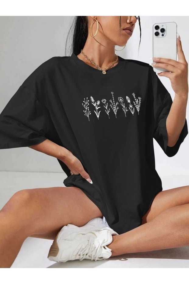 Women's Printed T-Shirt Short Sleeve Crew Neck Oversize Comfortable Fit T-Shirt - Black