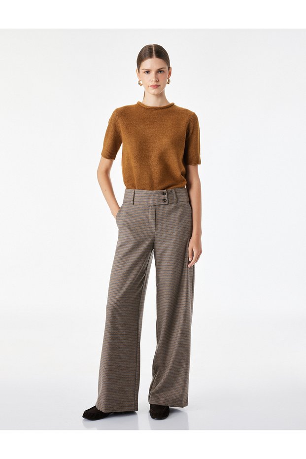 Soft Textured Crew Neck Short Sleeve Knit Sweater