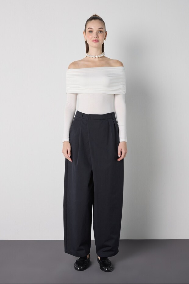 Women's Black Premium Pleated Relaxed Fit Trousers 32055