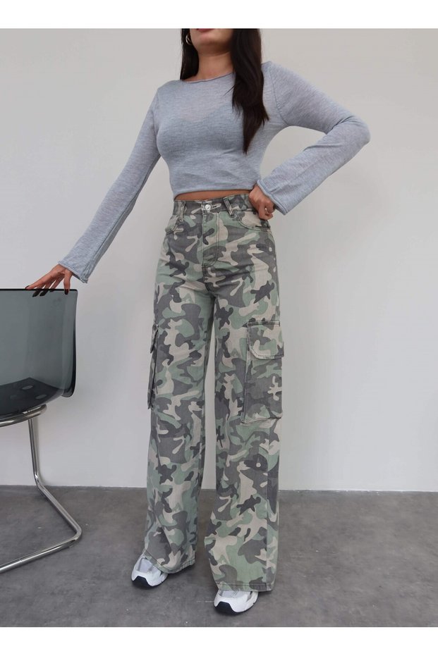 Camouflage cargo pocket denim pants