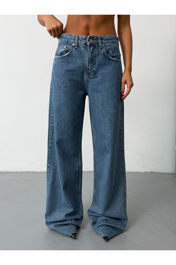 Women's High Waist Wide Leg Jeans with Star Patched Back Pockets