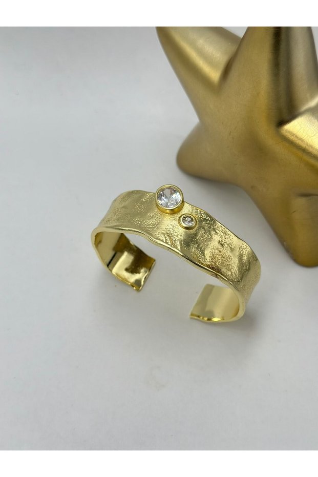 Single Stone Detail Asymmetric Steel Clamp