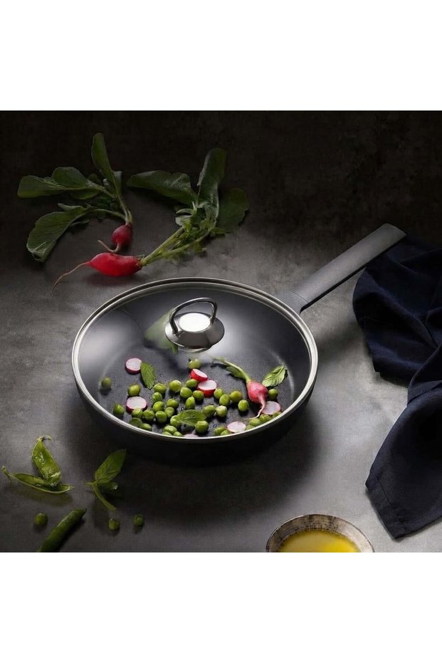 Cast Pro Cast Iron Pan 26 cm - Black Induction Base with Glass Lid
