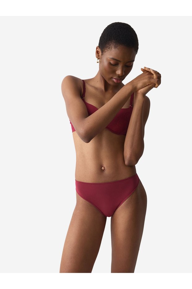String Red Label Pretty Modal