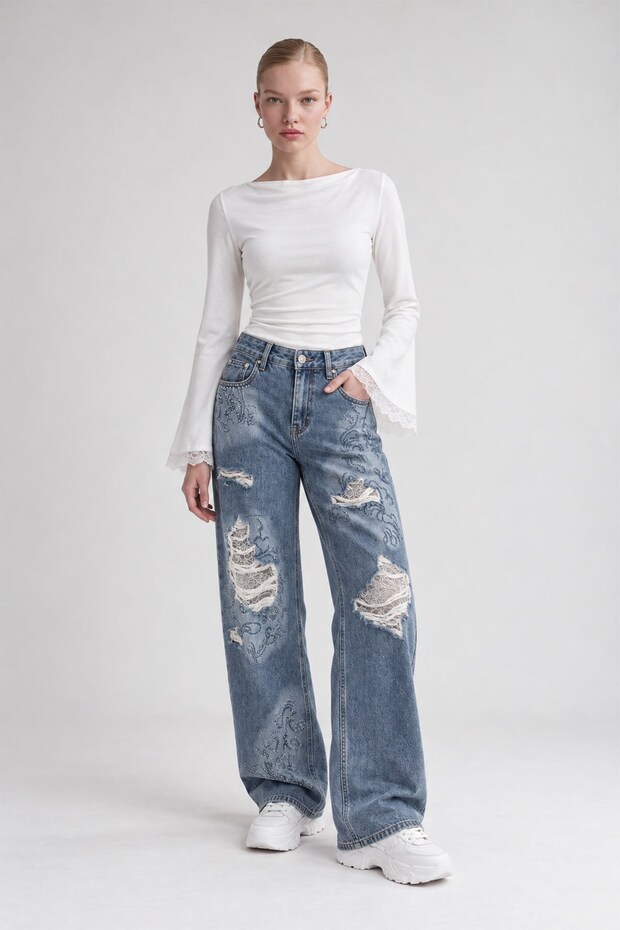 Lace patchwork and embroidered jean blue