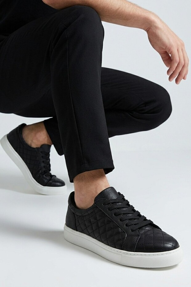 Zrj166 Premium Quilted Patterned Men's Sneaker - Black and White