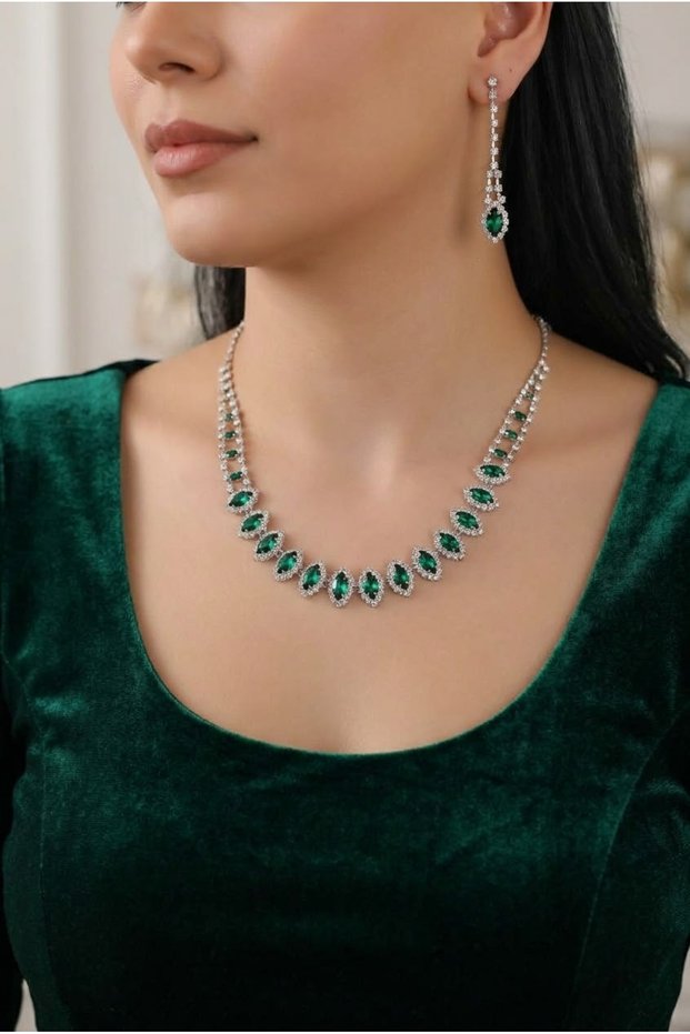 Green Shuttle Stone Necklace and Earring Set