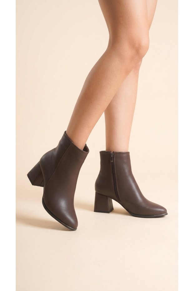 Pointed Toe Leather Look Bitter Brown Short Classic Boots with Metal Detail on the Front