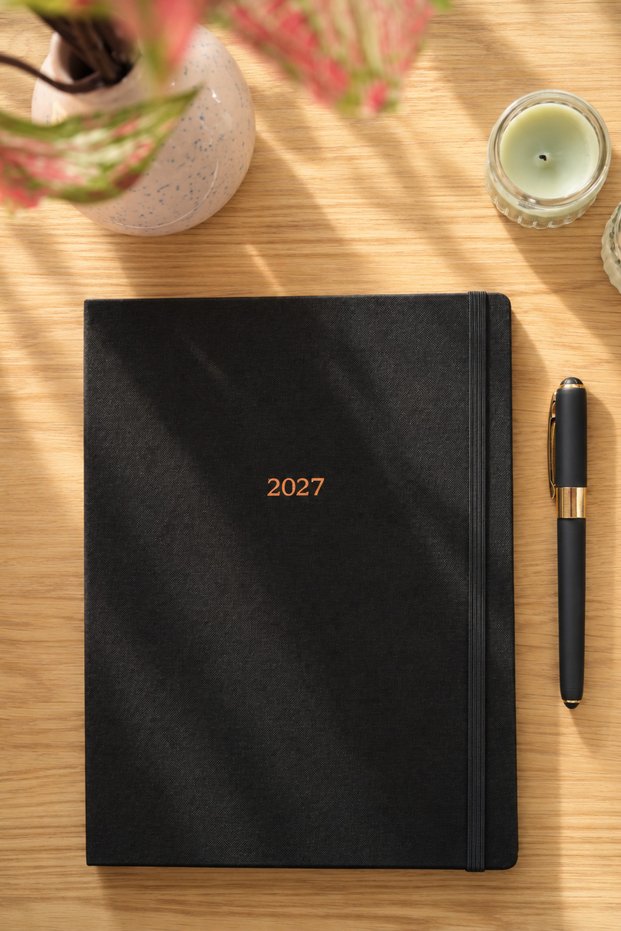 Classic 2027 Weekly Planner – Linen Textured Hard Cover, 19X25 Cm, Elastic, Pocket – Black