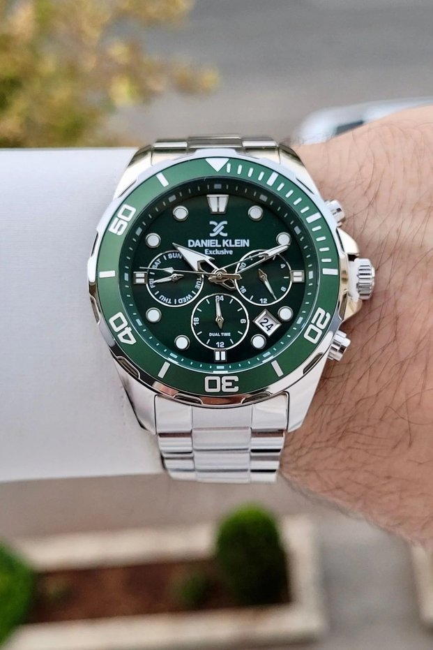 Dial Green Band Metallic Color Indicators Active 2 Year Warranty Men's Wristwatch