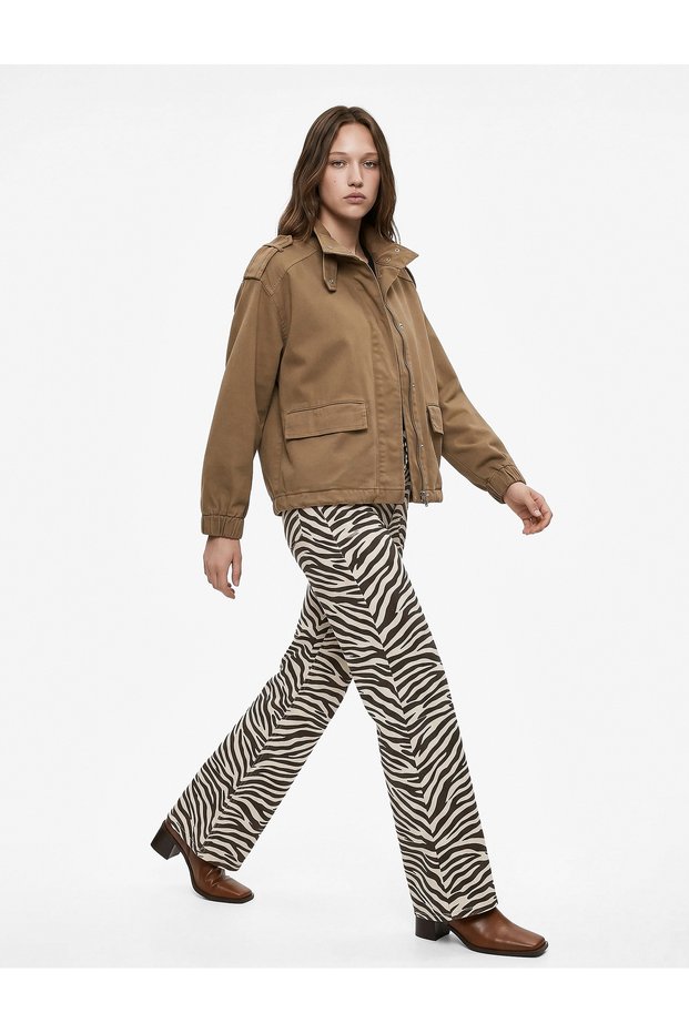 Double Pockets, Comfortable Fit, Snap Button Epaulettes, Stand Collar, Seasonal Jacket
