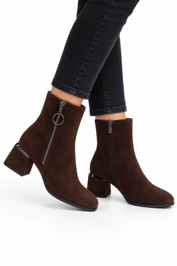 Chunky heel pointed toe zip-up women's boots - brown