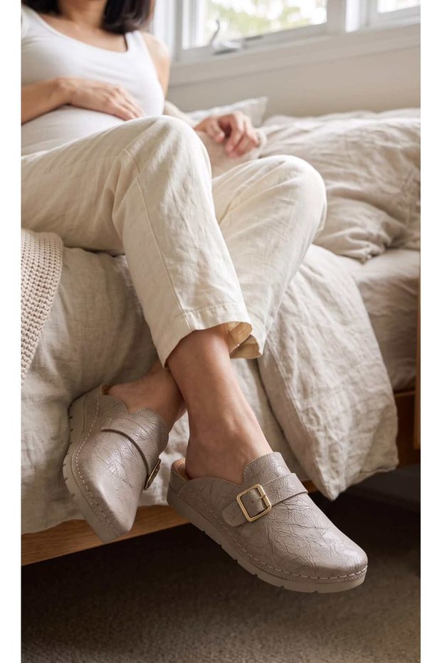 Closed Front, Stitched Inside and Out, Soft Leather, Suitable for Daily Use, Women's Slippers.