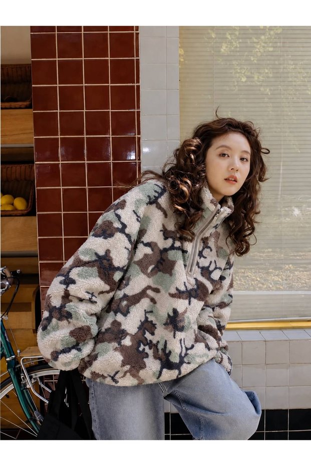 Women's Camouflage Patterned Half-Zip Fleece Sweatshirt