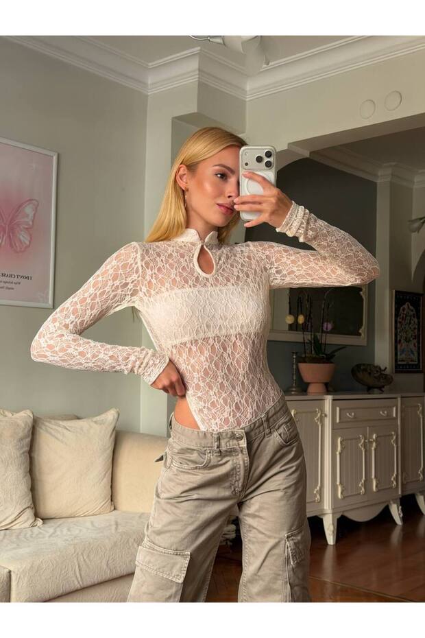 Lace Detailed Backless High Neck Long Sleeve Snap Bodysuit