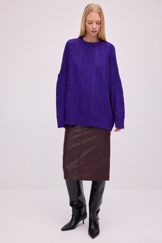 Oversize Knitted Sweater with Hairbraid Design