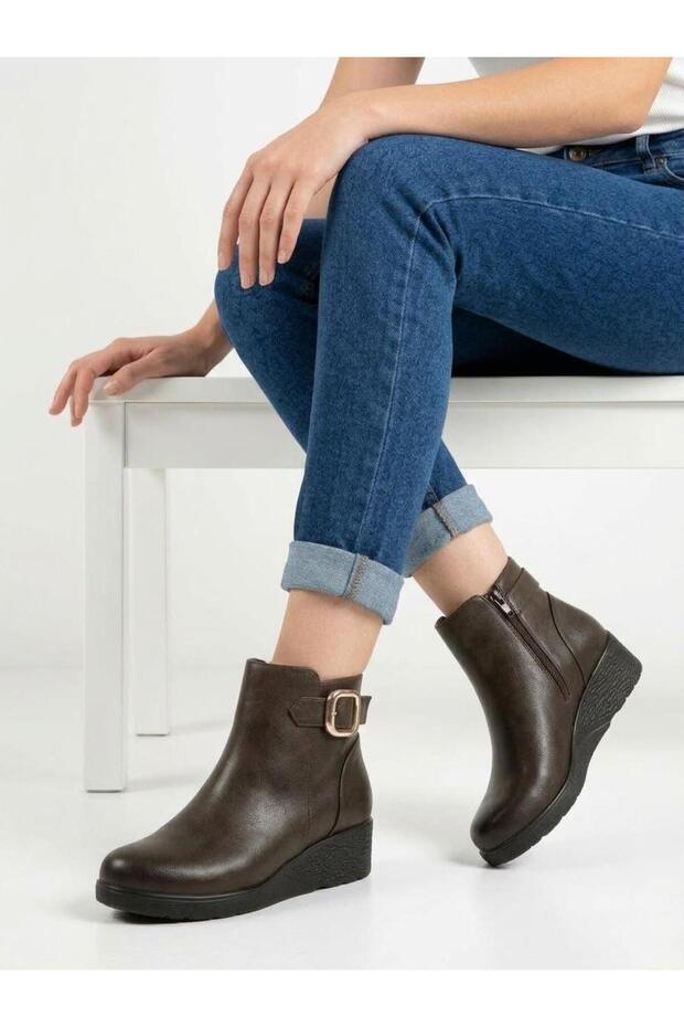 Large Size Comfortable Daily Leather Boots with Gold Buckle