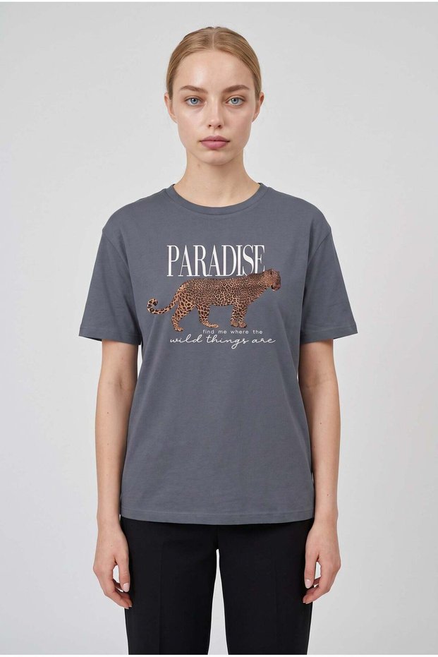 Women's Smoked Paradise Leopard Women's Short Sleeve Relax Fit Relaxed Cut Regular T-Shirt