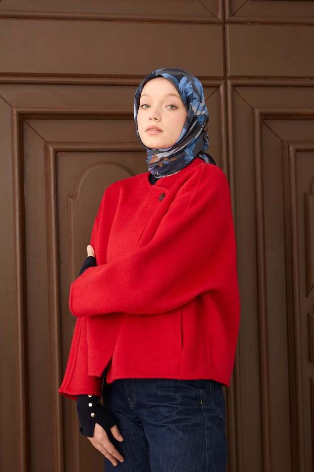 وشاح فيلورا باللون الأزرق الداكن