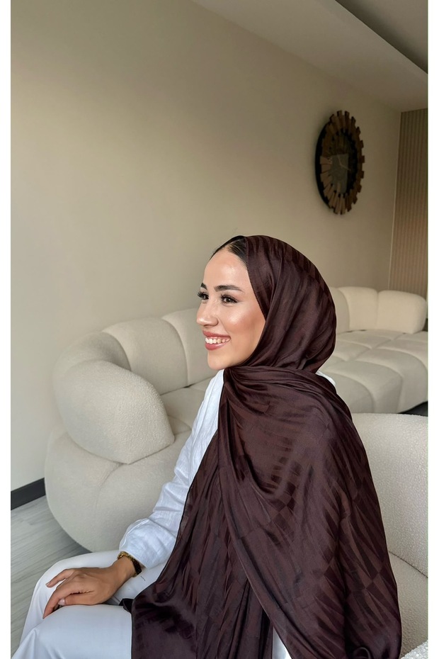شال من الحرير الهندي بنمط خطوط