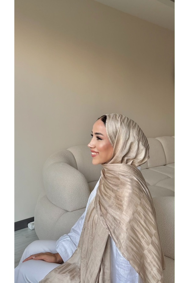 شال من الحرير الهندي بنمط خطوط