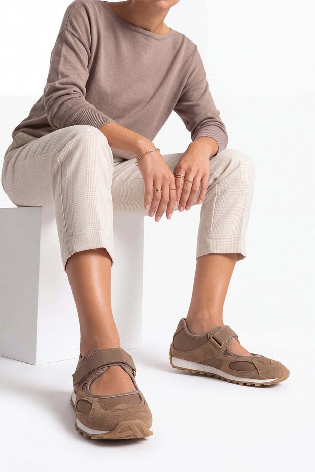 Women's Mary Jane Sneaker with Straps and Suede Detail, Casual Sports Ballerina Sneaker Shoes, Yotina Camel Suede