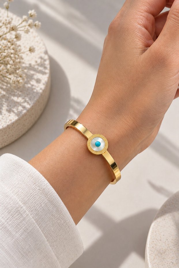Stylish Bracelet That Offers an Elegant and Modern Appearance with Detailed Embellishments.