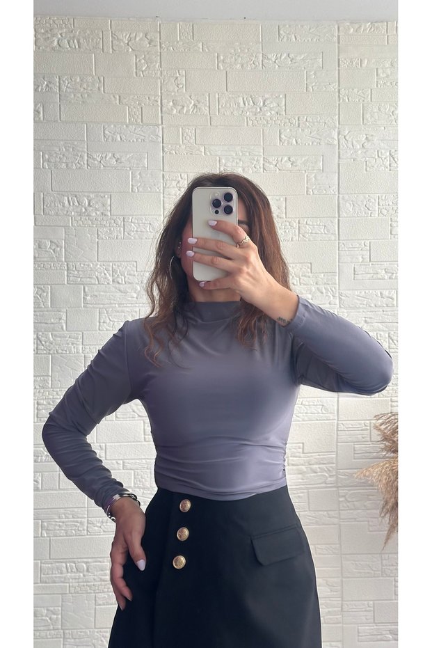 Half Turtleneck Stretchy Fabric Long Sleeve Body-Hugging Stylish Design Gray Blouse
