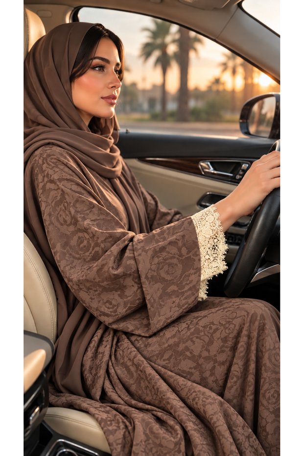 عباية نقشات الورد و الدانتيل