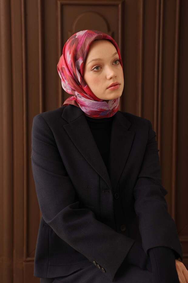 وشاح فيلورا باللون الفوشيا