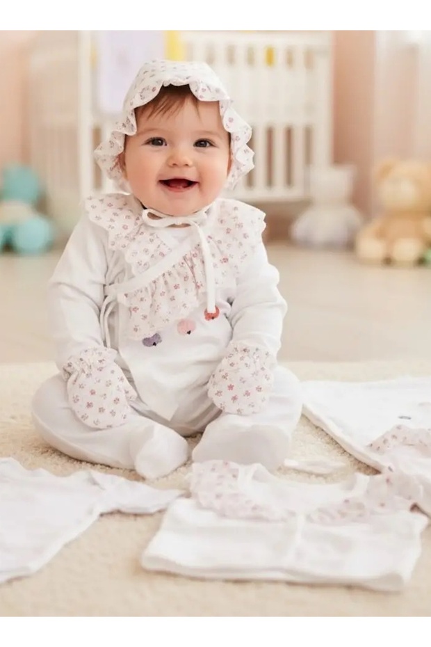 Organic Baby Girl 0-3 Months Printed with Porks 10-Piece Hospital Release Zibin Set