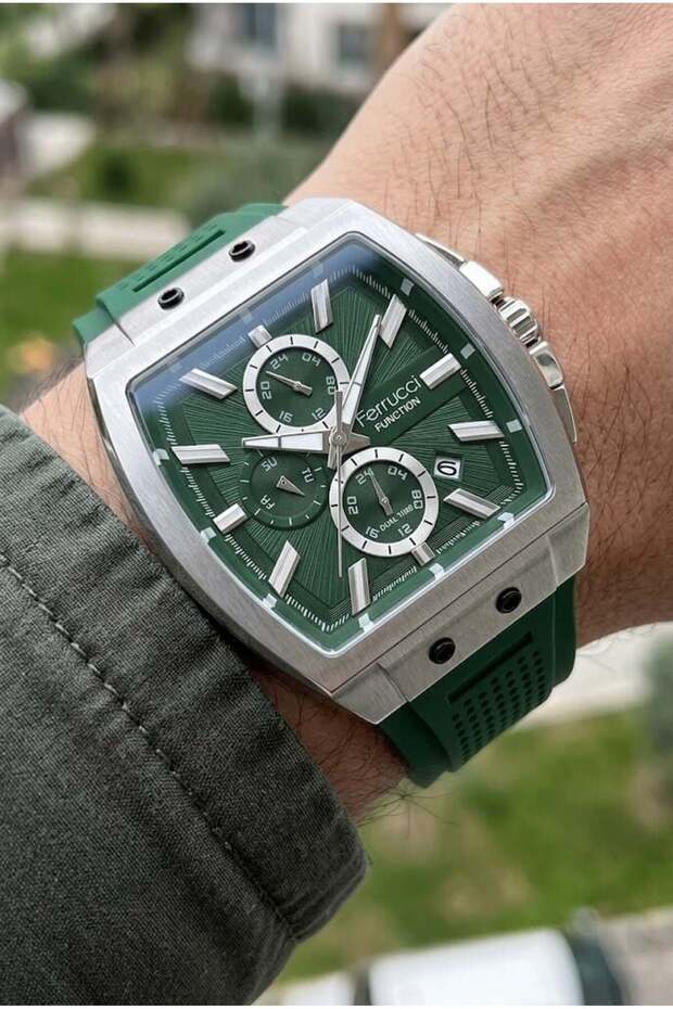 Sporty and Modern Green Men's Wristwatch | 42 mm Steel Case, Green Silicone Strap