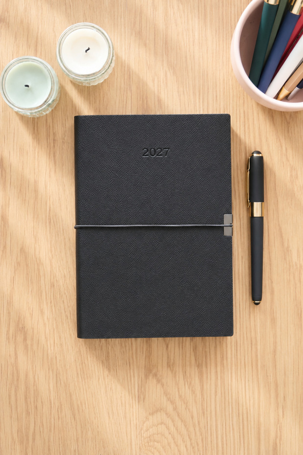 Monte- 2027 Daily Agenda A5. Vegan Leather Flexible Cover. Rubberized. Boxed. -Black