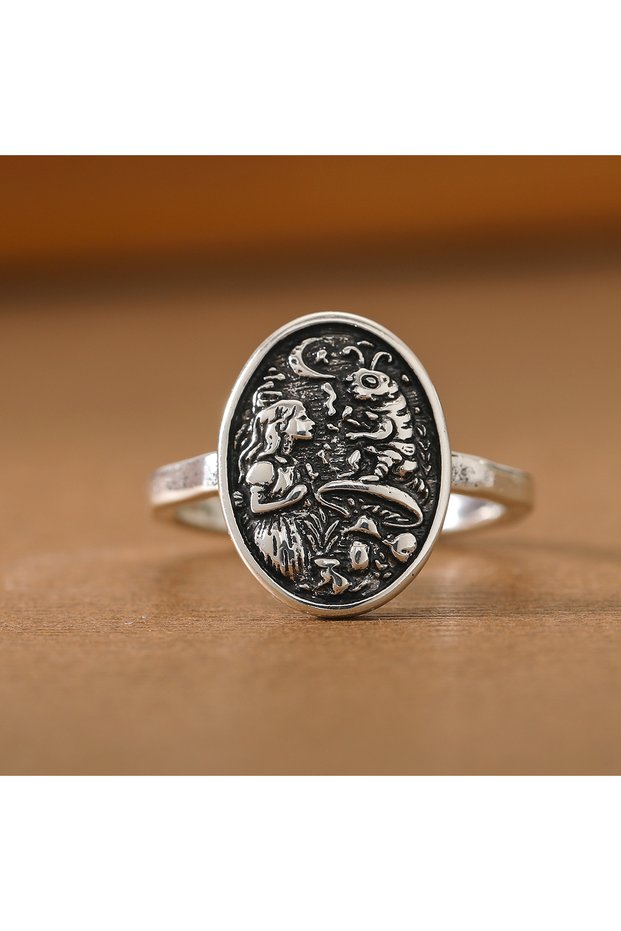 7 Silver Retro Distressed Oval Relief Ring in Copper Material for Ladies' Jewelry. Ideal for Daily W