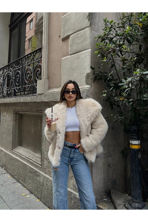 Women's Wide Collar Short Premium Plush Fur Coat