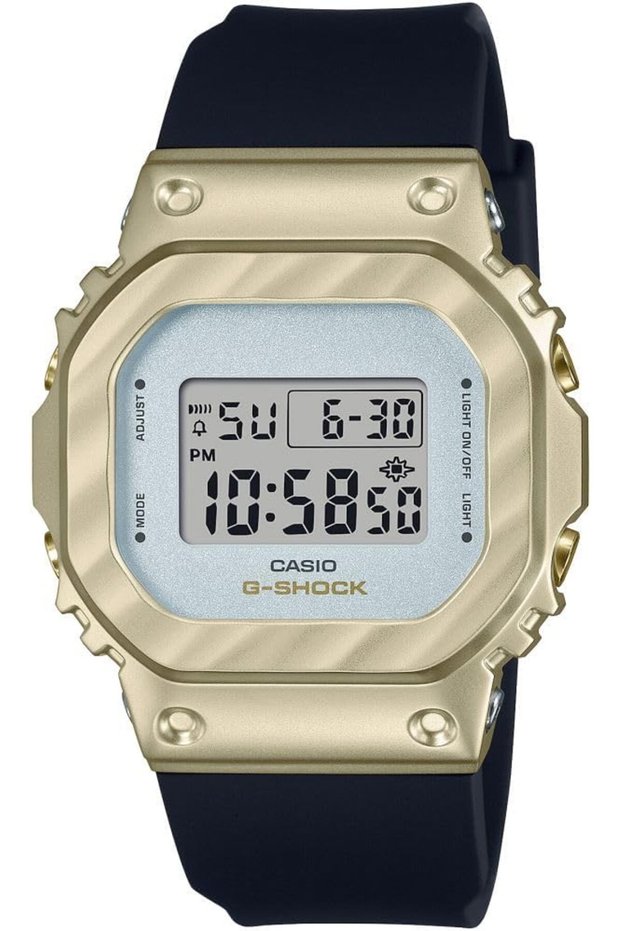 ساعة رجالية G-Shock مربعة رقمية باللون الأسود